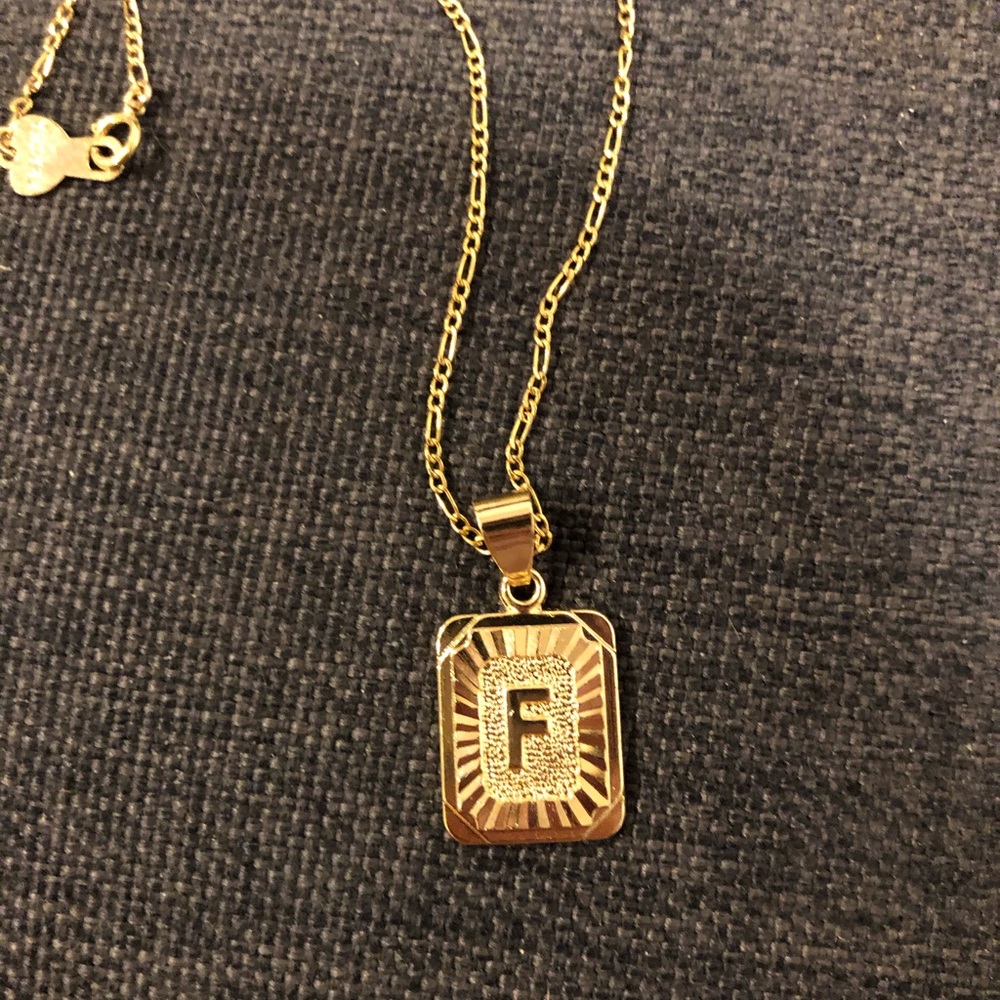 BRACHA initial card necklace✨✨ F initial